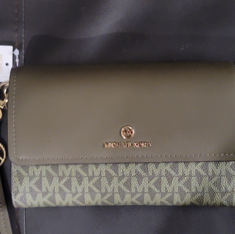 NWT Michael kors Wallet